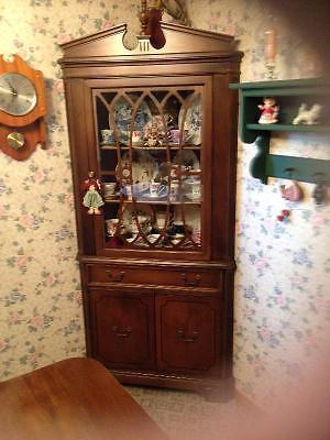 Krug corner hutch, immaculate condition