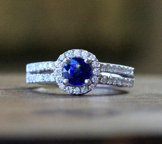 14k white gold Sapphire ring (new, 44 diamonds, 1 Sapphire)1421