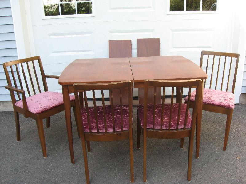 Vintage CANADIAN MADE TABLE AND FOUR CHAIRS