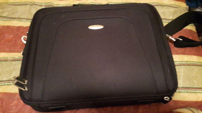 Samsonite laptop case with shoulder strap