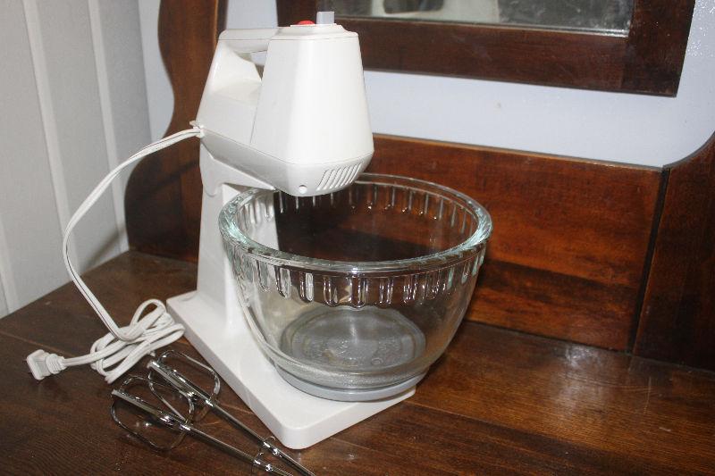 Electric Stand Mixer (mixer can be removed off stand)
