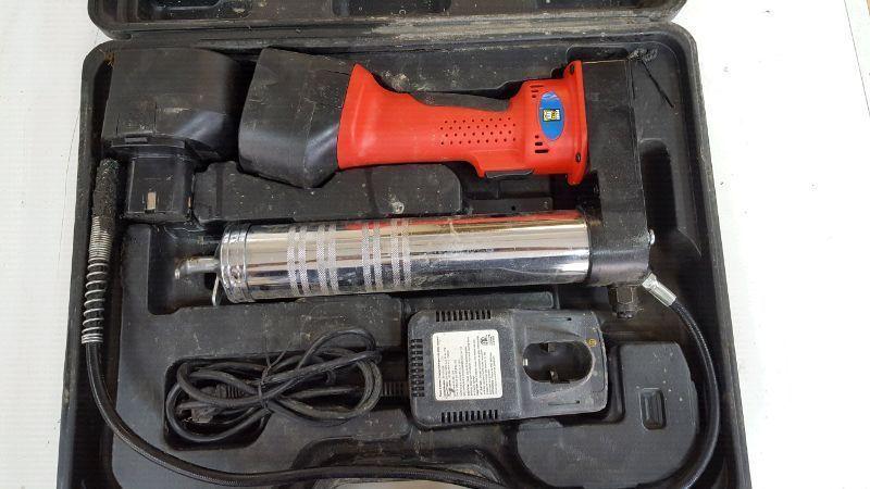 POWERFIST GREASE GUN ON SALE FOR ONLY $32!