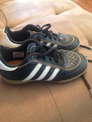 Size 1 Youth indoor soccer shoe