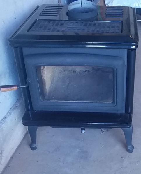 Beautiful glass fronted woodstove - Pacific Energy Spectrum