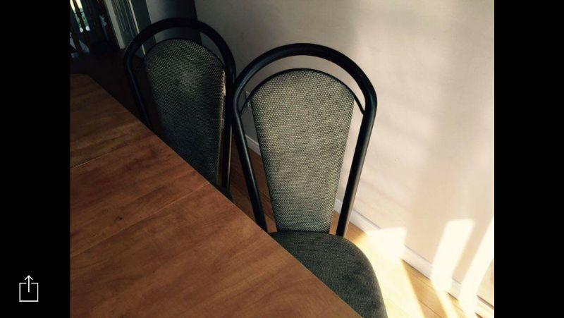 Table cuisine avec chaises