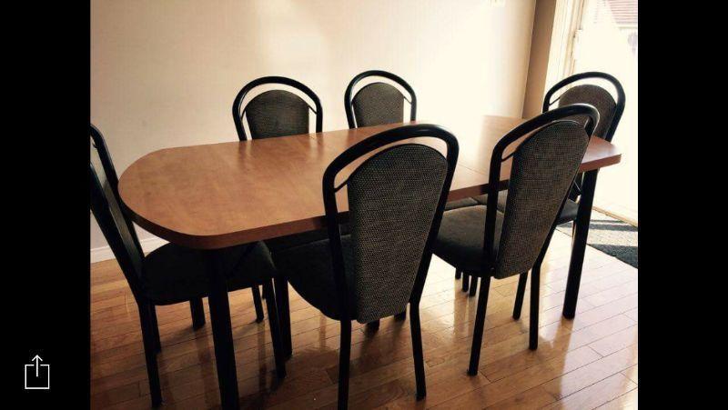 Table cuisine avec chaises