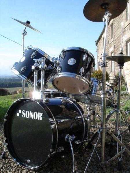 Drum batterie sonor tout inclur avec 3 cymbales stand pedales