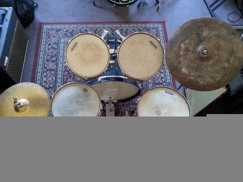 Complete PEARL FORUM Drum Set with Cymbals