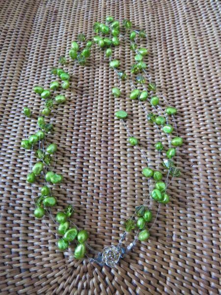 2 Colliers de perles d'eau douce et billes Pearl/bead necklaces