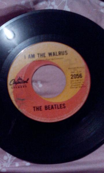 Vinyle The Beatles 45 RPM I am the Walrus + Hello Goodbye