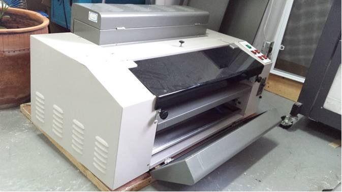 UV Coating machine / Machine à verni UV