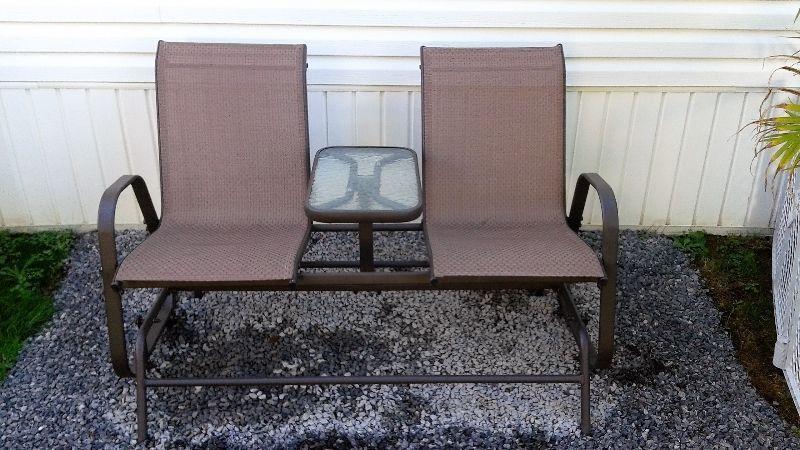 Balançoire 2 places avec table au milieu