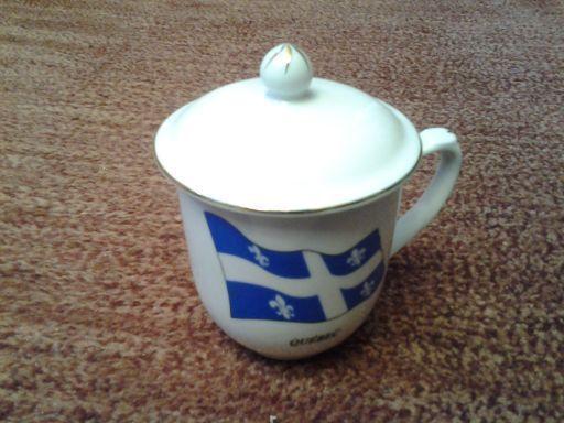 NEW QUEBEC TEA COFFEE CUP WITH COVER