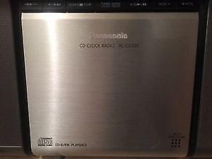 Panasonic CD Clock Radio AM/FM et Alarm