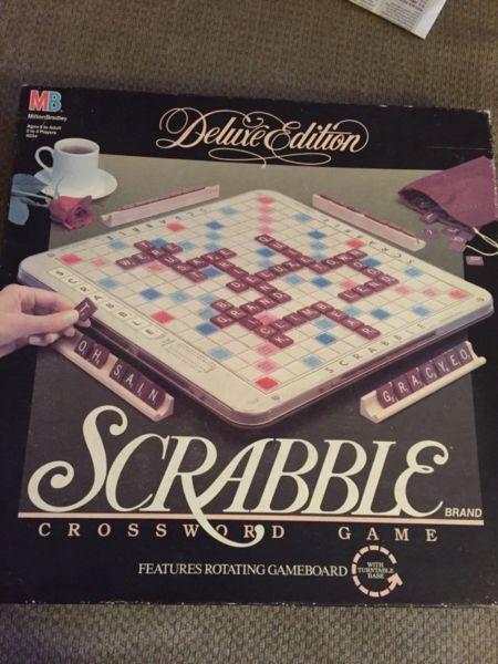 Scrabble deluxe