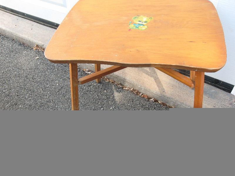 VINTAGE CHILDS TABLE