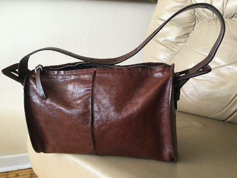 Hogan leather handbag. Sac en cuir Hogan. Valeur $600 plus