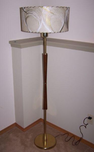 VINTAGE/RETRO FLOOR LAMP,WITH FUNKY SHADE,THREE WAY