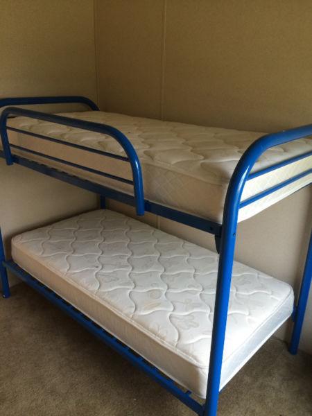 Bunk beds with single mattress