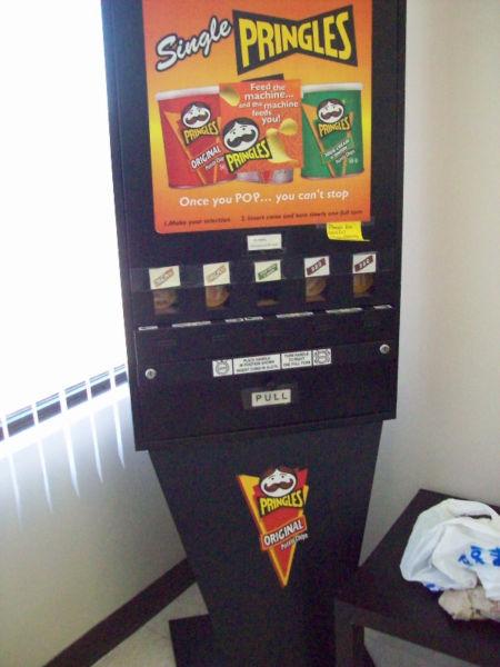 Pringle chip vending machine