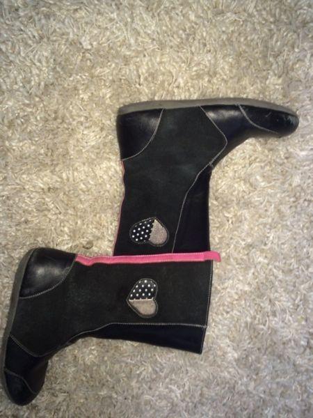 Kai girls boots size 1