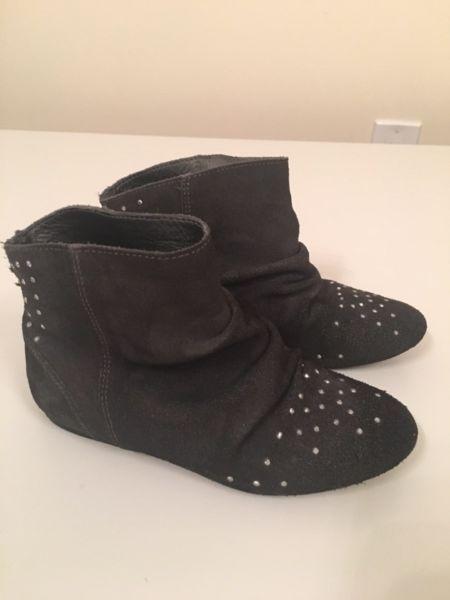 Short suede boots in kids size 11