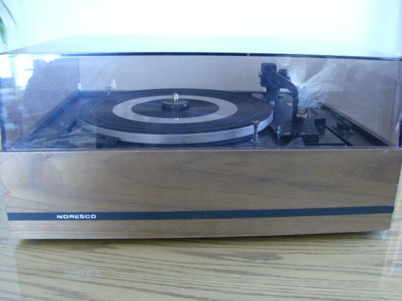 NORESCO DUAL 1212 AUTOMATIC TURNTABLE RECORD PLAYER