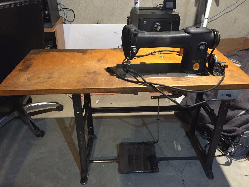 Singer 241-12 Industrial Sewing Machine