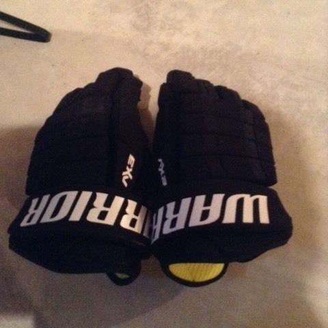 Warrior hockey gloves