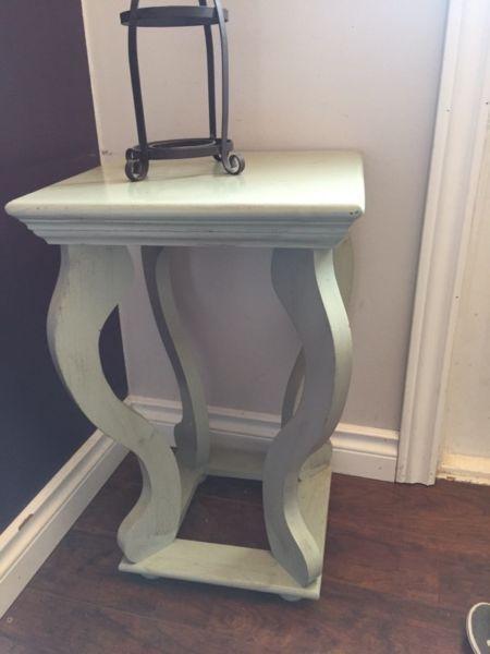 Accent table