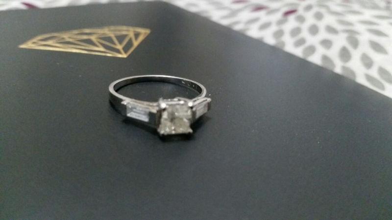 14k white gold with 0.87 ct diamond ring