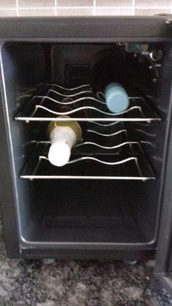 Countertop wine fridge