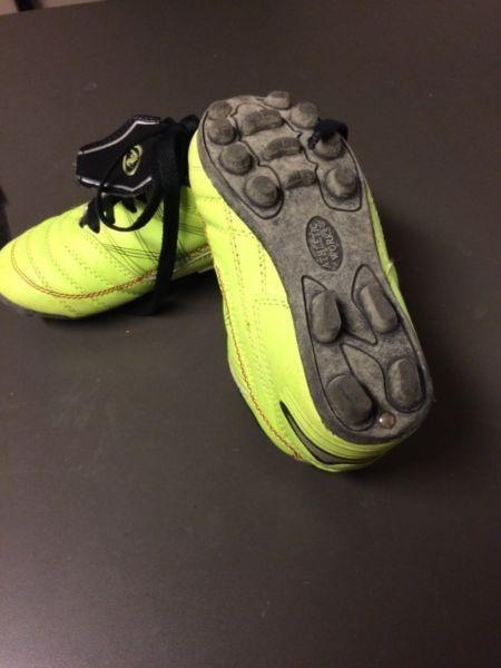 Toddler size 9 soccer cleats
