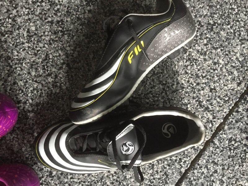 Adidas F10 Soccer shoe - Size 3