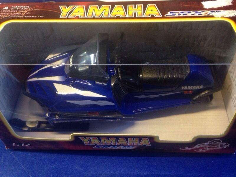 Yamaha 700 SRX die cast 1/12:1 snowmobile toy