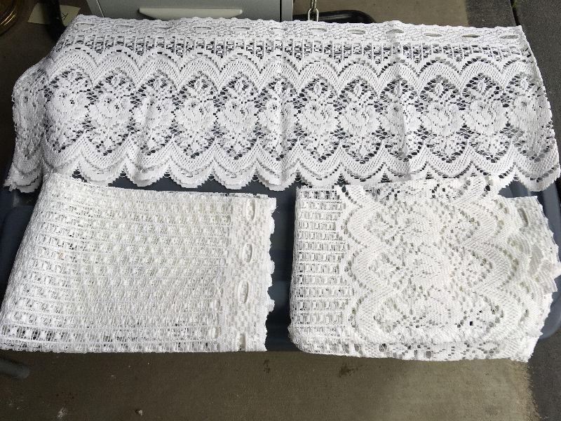 1 set of lace cafe-style curtains