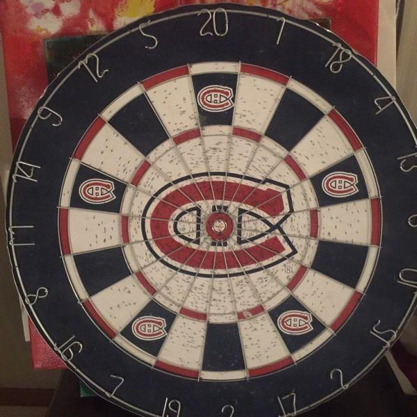 Montreal canadiens dart board with 6 new darts$25