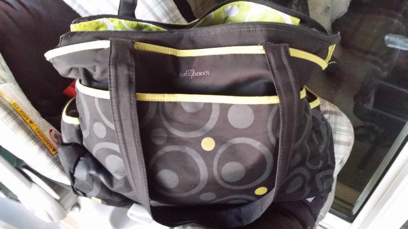 VARIOUS BABY CLOTHES IN DIAPER BAG EVERYTHING FOR 50