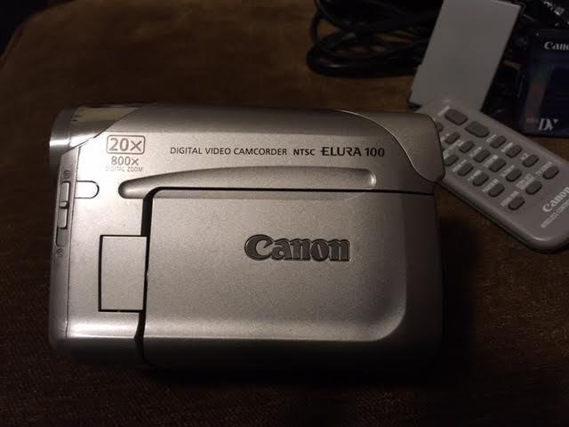 Canon Camcorder - Elura 100 with Accessories & Leather bag