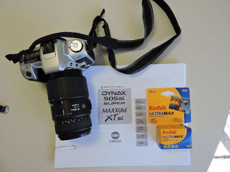 Minolta Maxxum XTsi 35mm FILM camera with 70-300mm lens