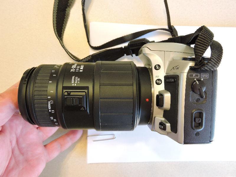 Minolta Maxxum XTsi 35mm FILM camera with 70-300mm lens