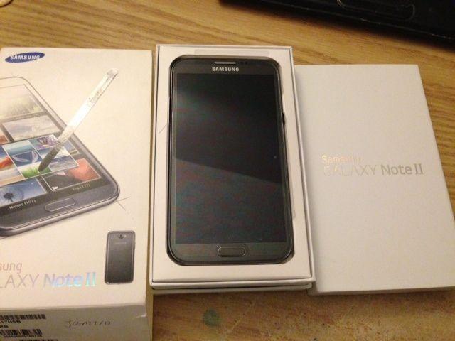 MINT SAMSUNG GALAXY NOTE 2 WITH EXTRA MEMORY CARD