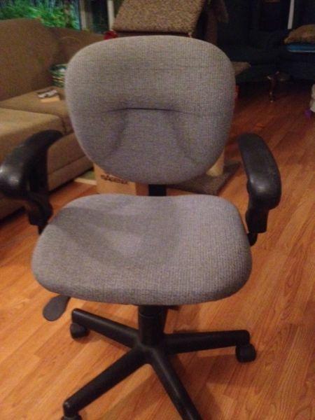 Gray and black office chair