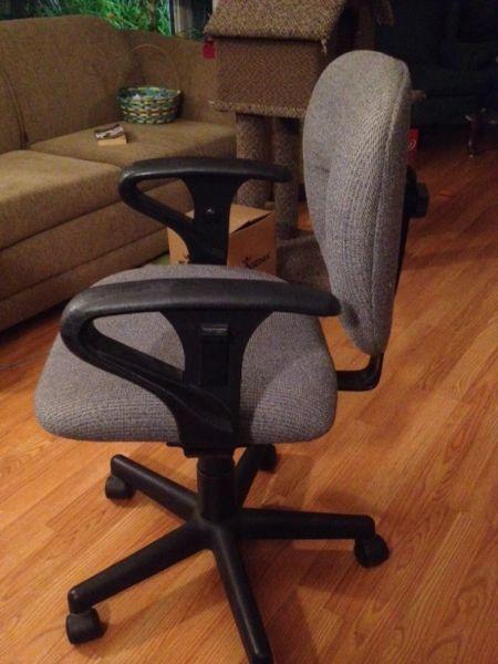 Gray and black office chair