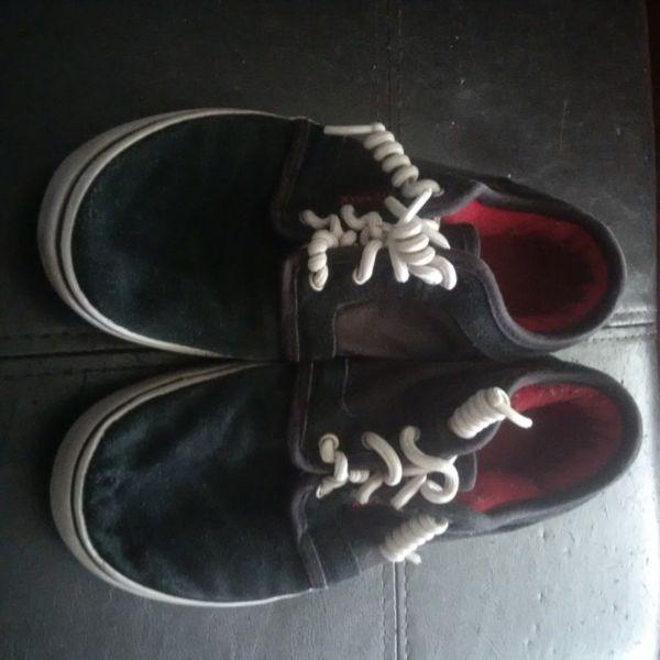 Boys shoes (youth) size 6