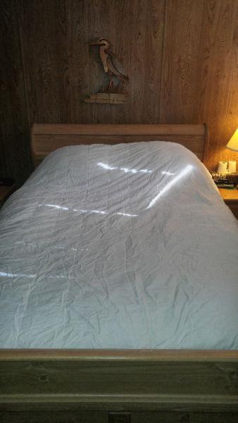 Daniadown Queen Goose Feather Duvet / Barely Used / Like New