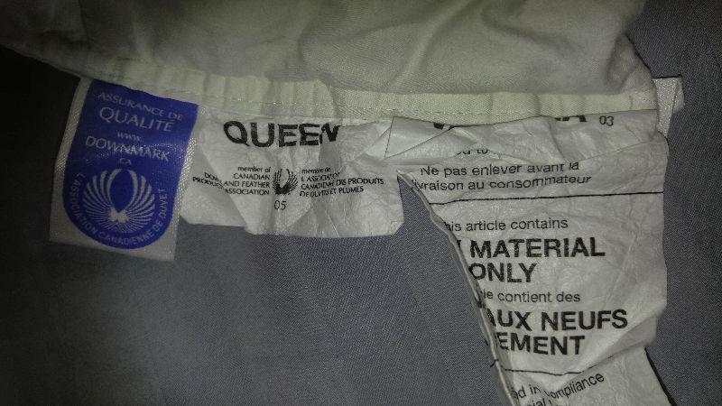 Daniadown Queen Goose Feather Duvet / Barely Used / Like New
