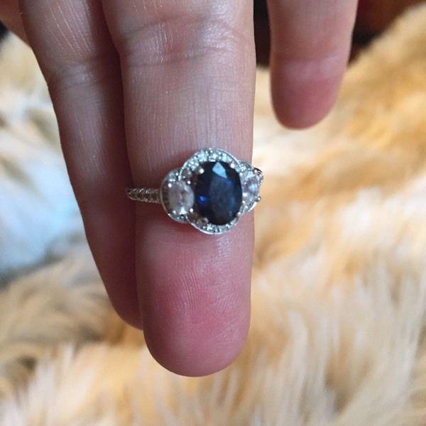 Blue Sapphire and diamond ring 14k white gold