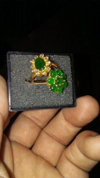 Green emerlds and dimonds on 18k gold rings