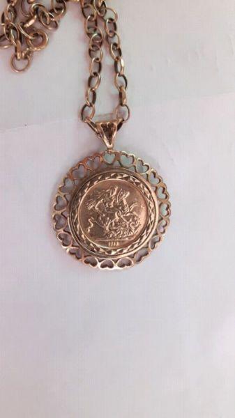 Beautiful Solid gold chain and Sovereign pendant